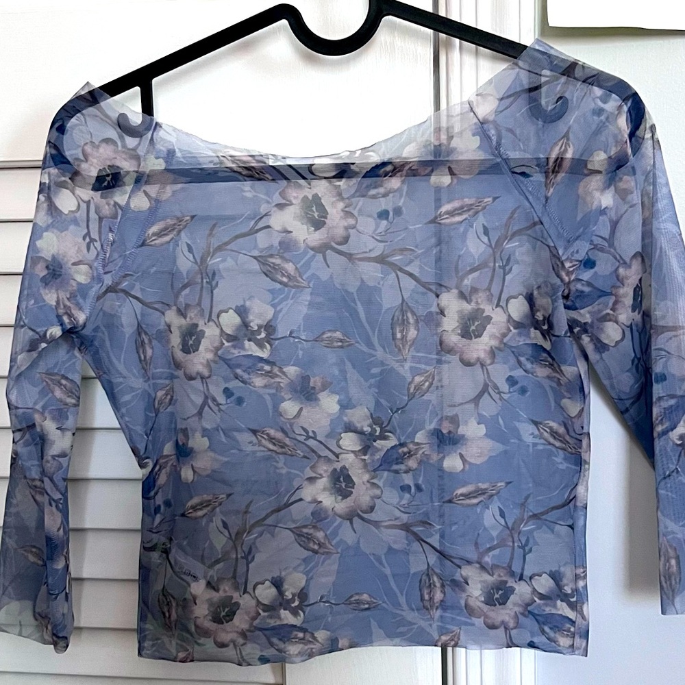 Printed mesh half sleeve top. Pair well with dance leotards. Size: one size